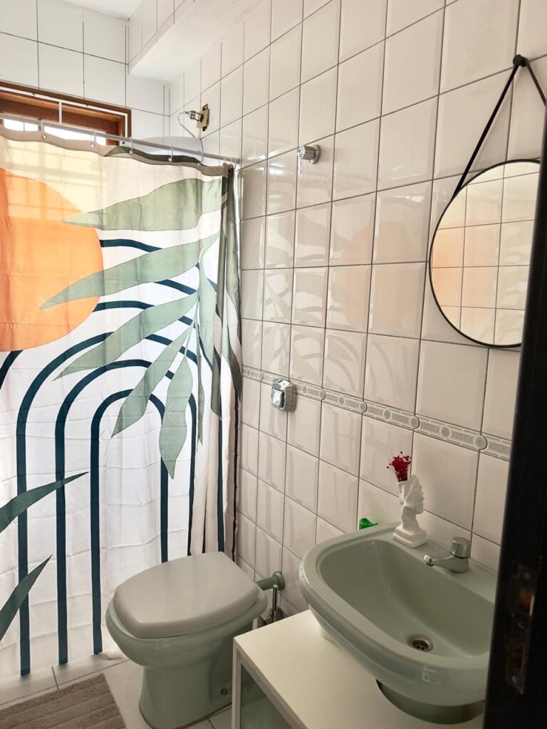 Banheiro compartilhado do Muní Coliving